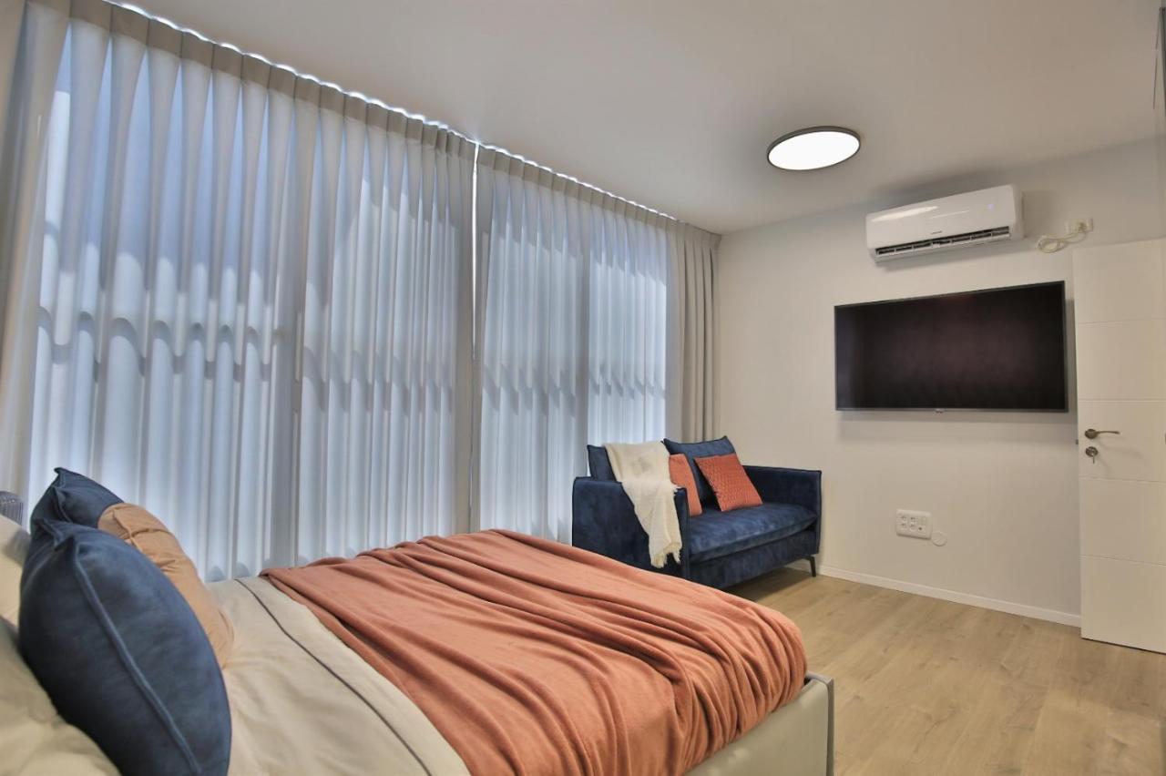 Cozy And Stylish 1-Bedroom Apartment Netanya Exterior photo