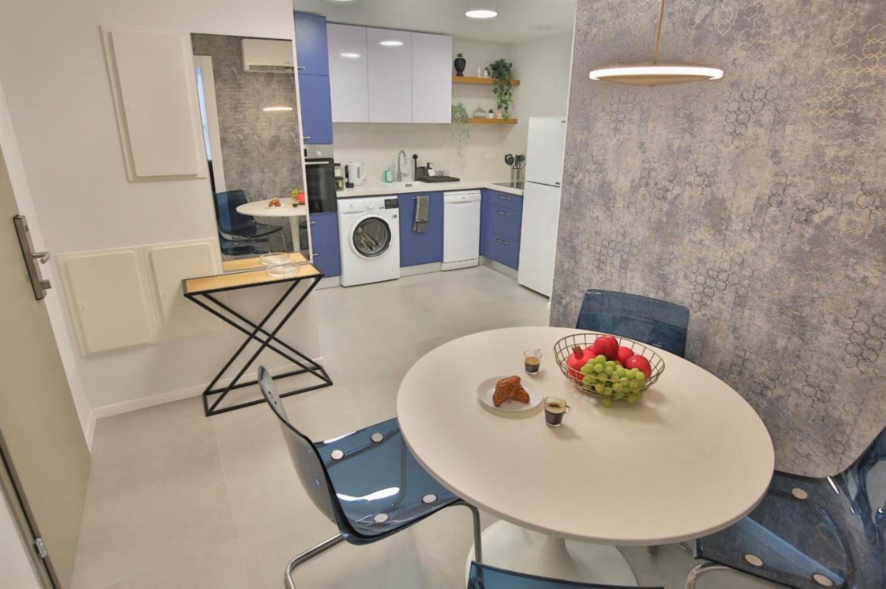 Cozy And Stylish 1-Bedroom Apartment Netanya Exterior photo
