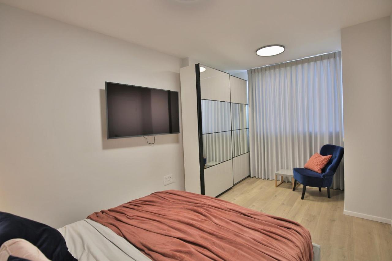 Cozy And Stylish 1-Bedroom Apartment Netanya Exterior photo